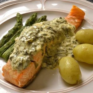 SAUMON EN CROUTE SAUCE A L’OSEILLE