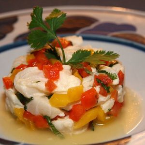 CEVICHE DE DORADE AUX FRUITS ET HERBES FRAÎCHES